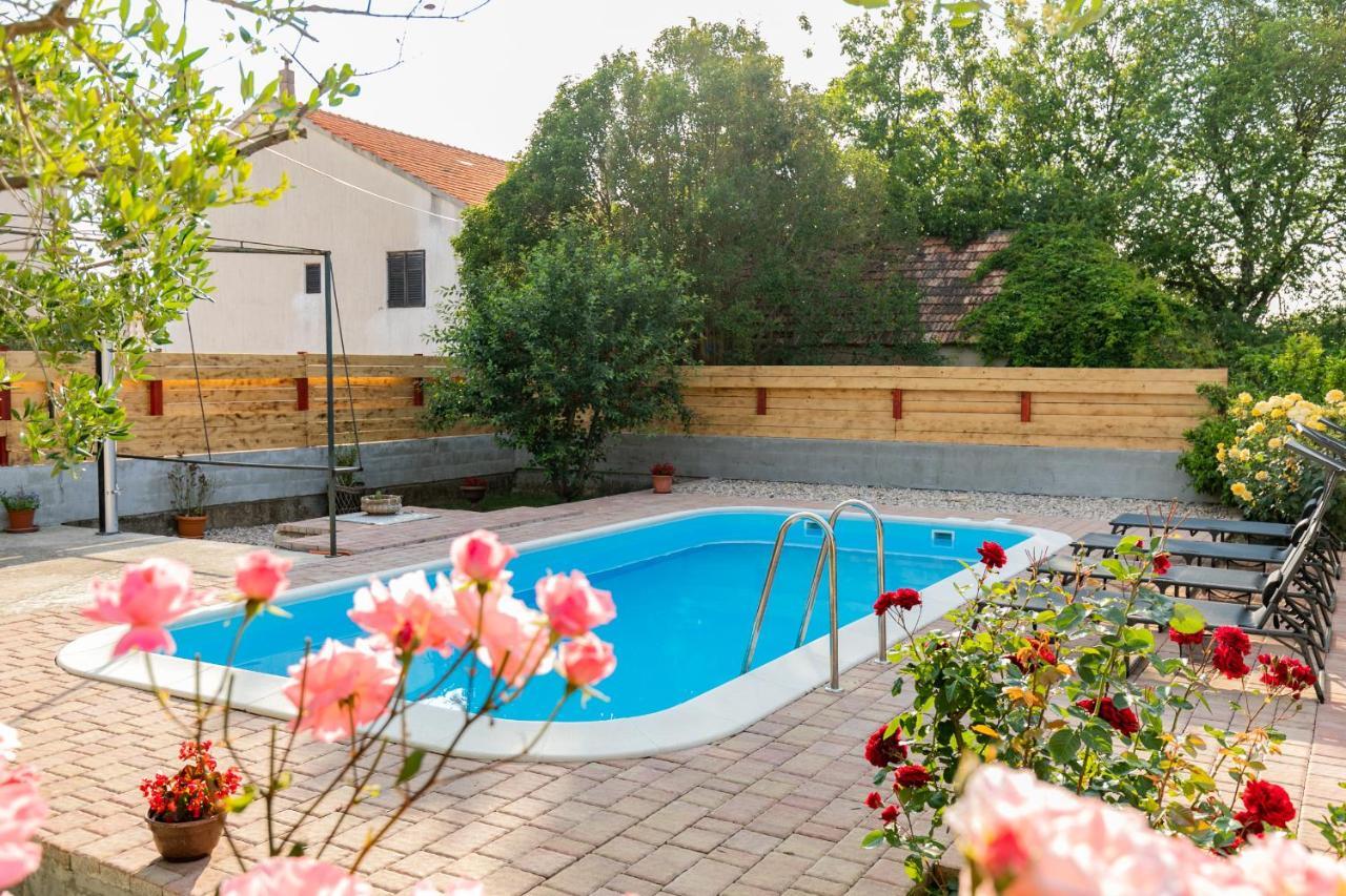 Vacation Home Duilo Donji Zemunik Exterior photo